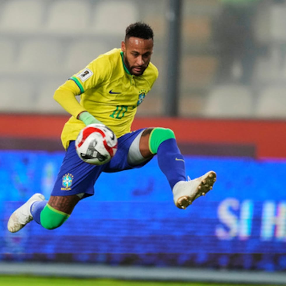 Es muy posible que el estelar brasileño Neymar se pierda el juego inaugural debido a una lesión.