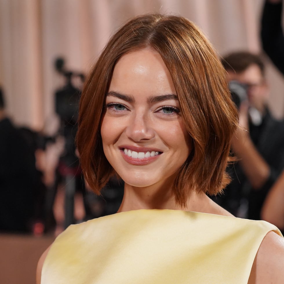La actriz Emma Stone se caracateriza por sus "looks" acertados durante la temporada de premiaciones.