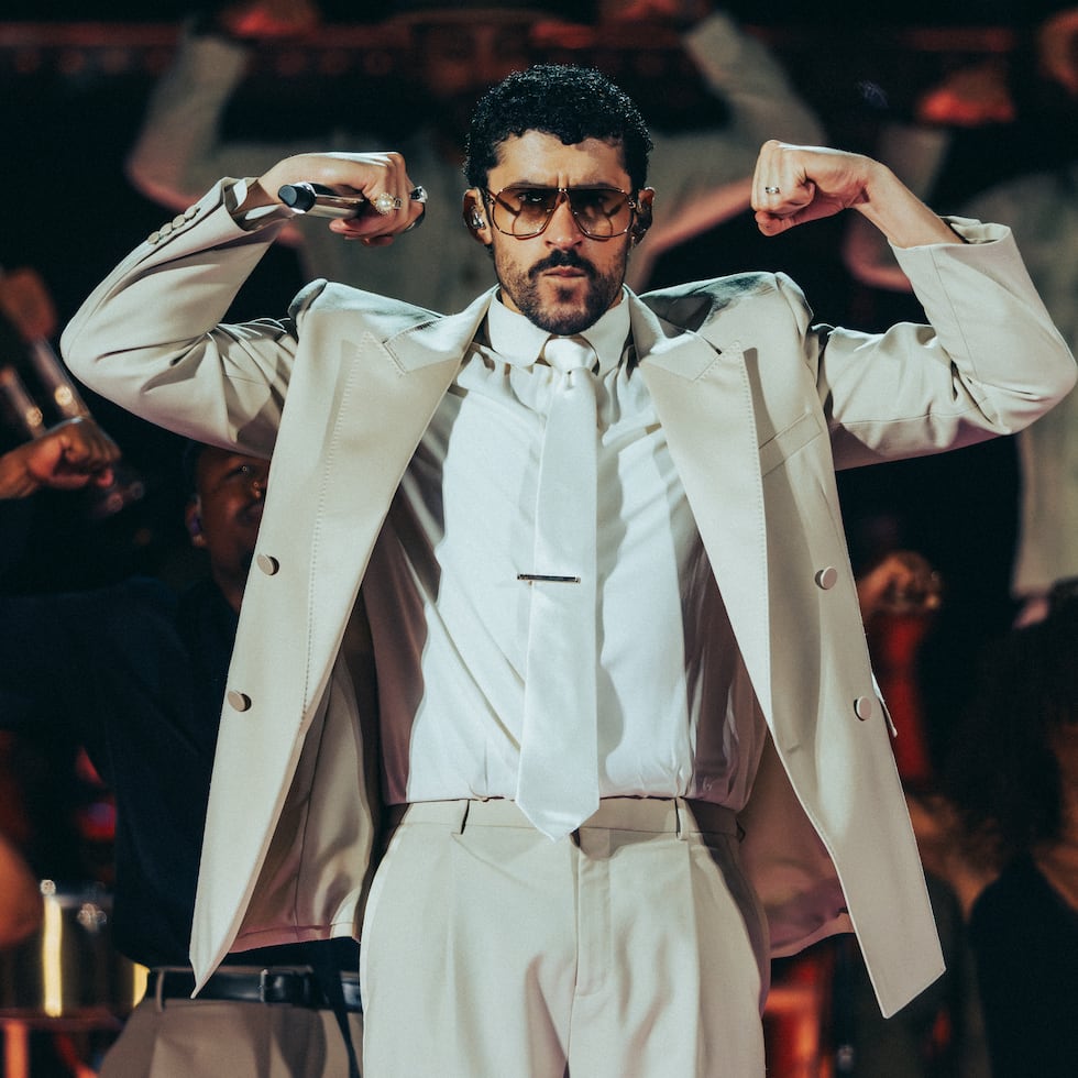Bad Bunny durante uno de sus conciertos realizados en Lisboa, como parte de su gira DeBÍ TiRAR MáS FOToS World Tour.