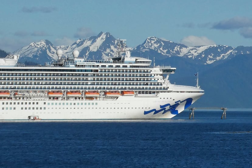 El crucero Grand Princess en Juneau, Alaska.