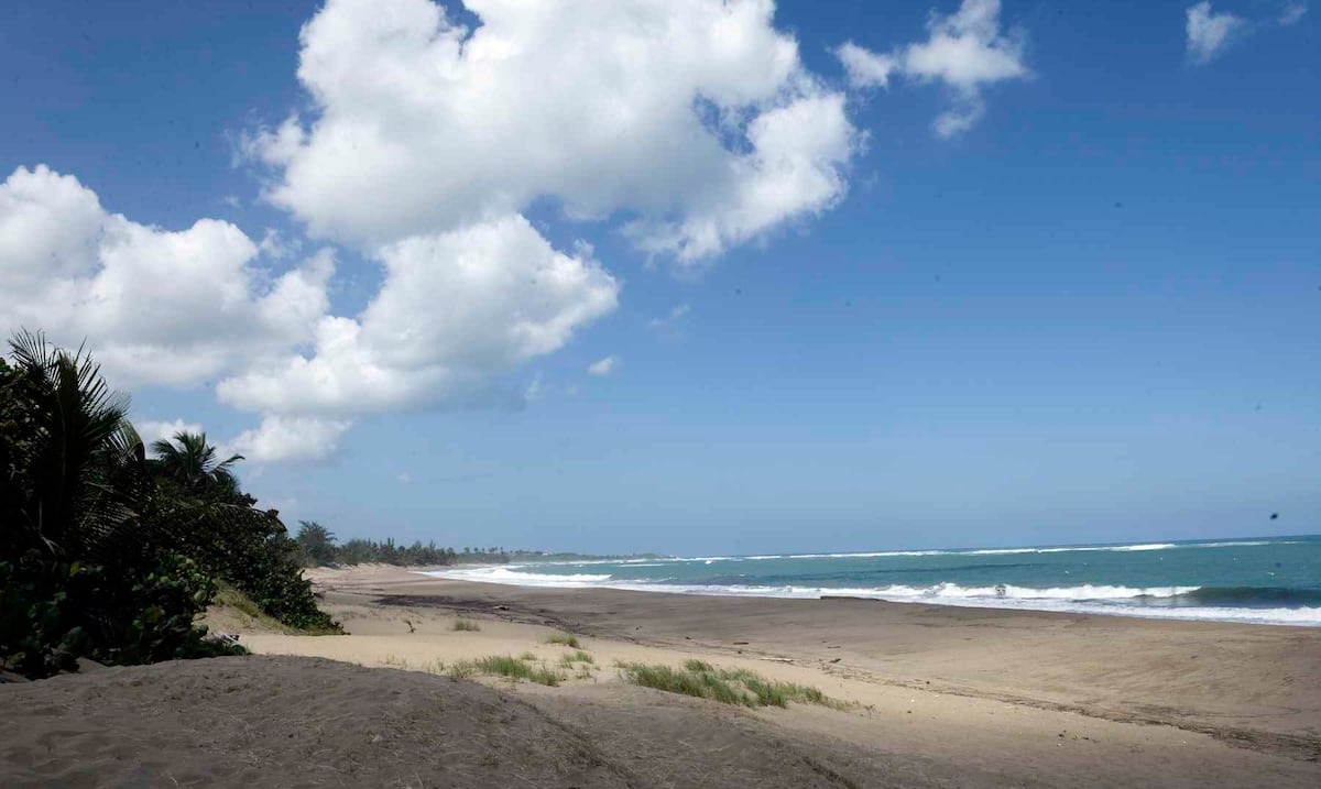 Muere hombre de 75 años tras ser arrastrado por la corriente en una playa de Arecibo