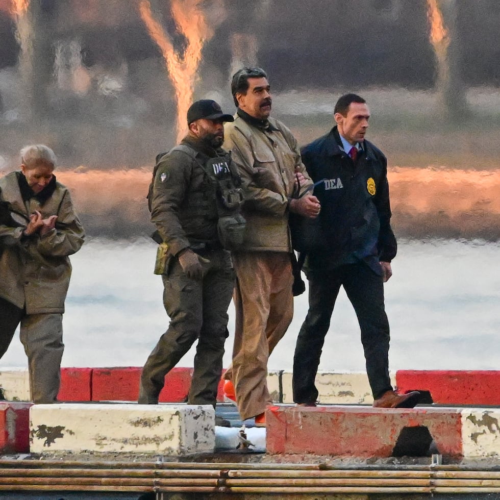 En este caso, el dictamen aborda la cuestión de si el presidente Donald Trump podría ordenar al ejército que ayude a las fuerzas del orden a remover a Maduro del poder para que pudiera enfrentar un proceso penal en Estados Unidos.