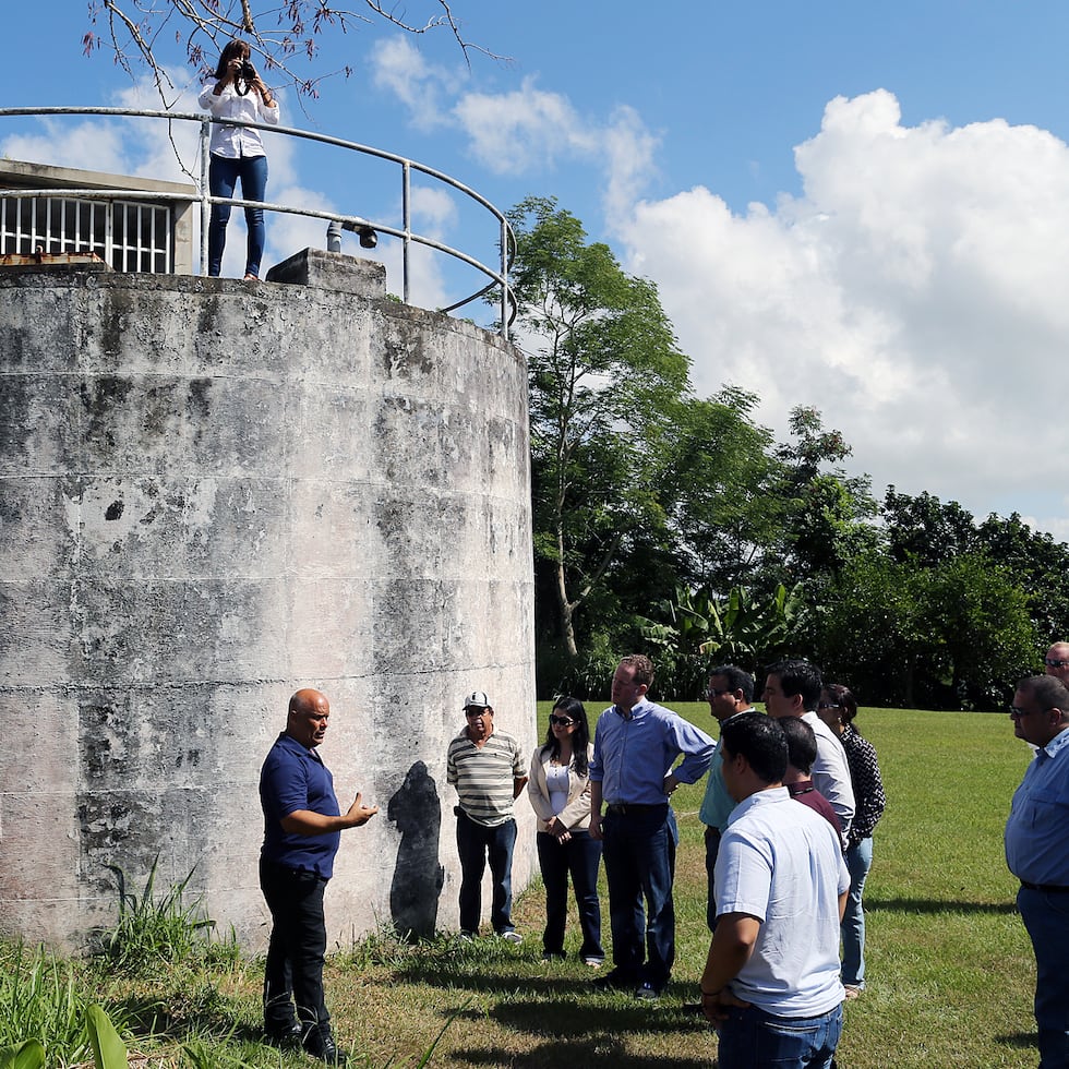 El 3% de la población en Puerto Rico no cuenta con servicio de agua potable provisto por la AAA y tiene que recurrir a sistemas como los acueductos comunitarios.