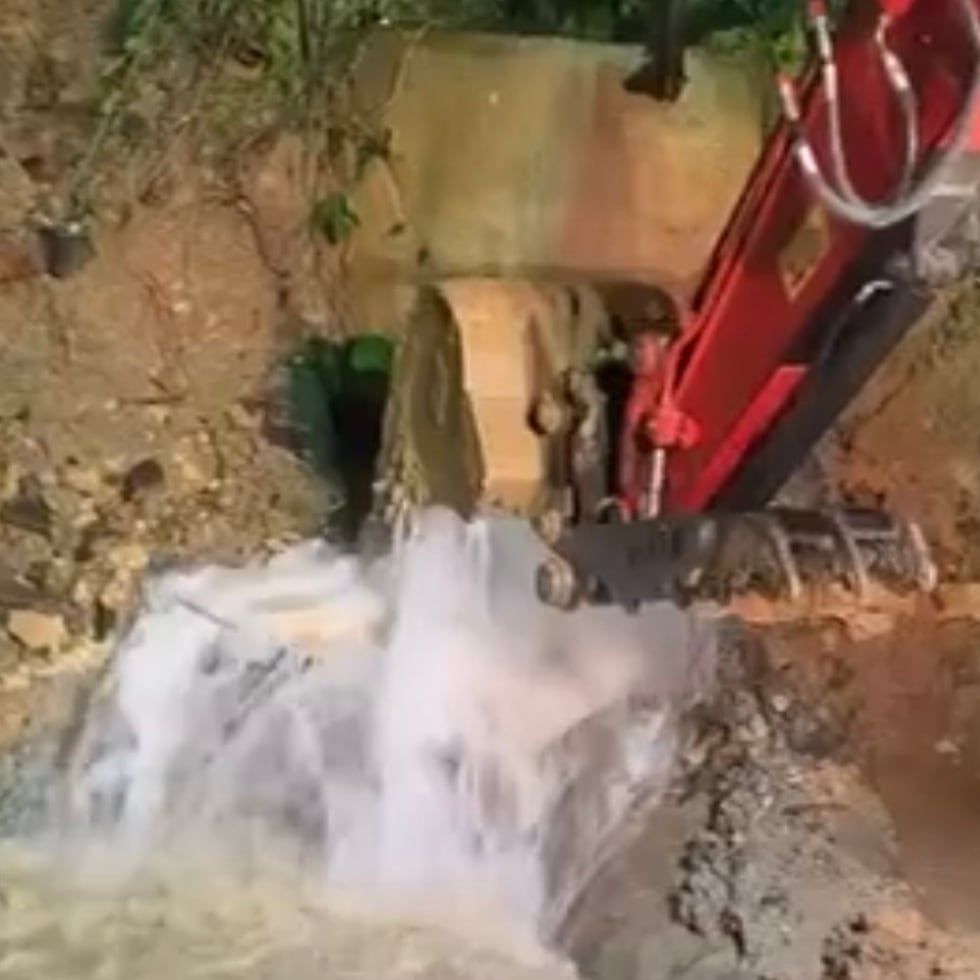 La AAA no ofreció un estimado de cuánto tiempo tomaría completar la reparación ni restablecer el servicio en las zonas afectadas.