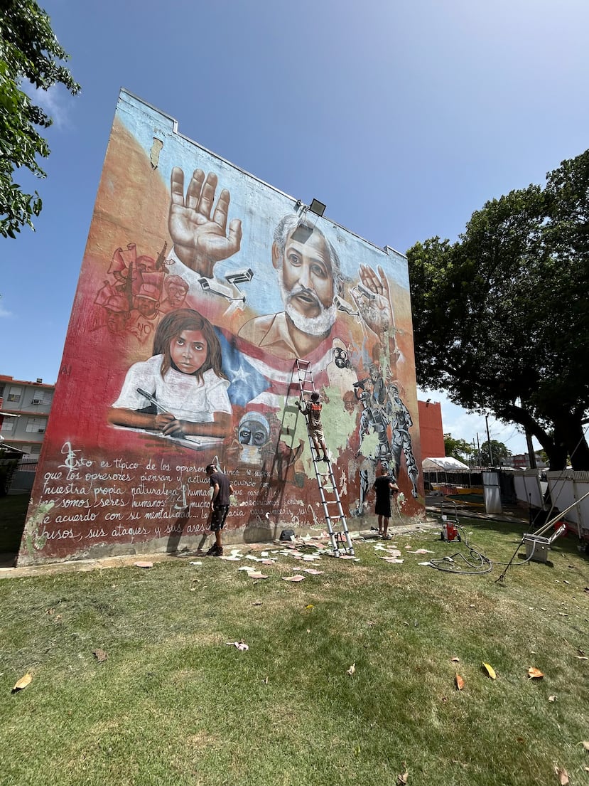 Así lucía el antiguo ‘Mural contra la represión’, el cual renovaron con tres de los artistas originales.