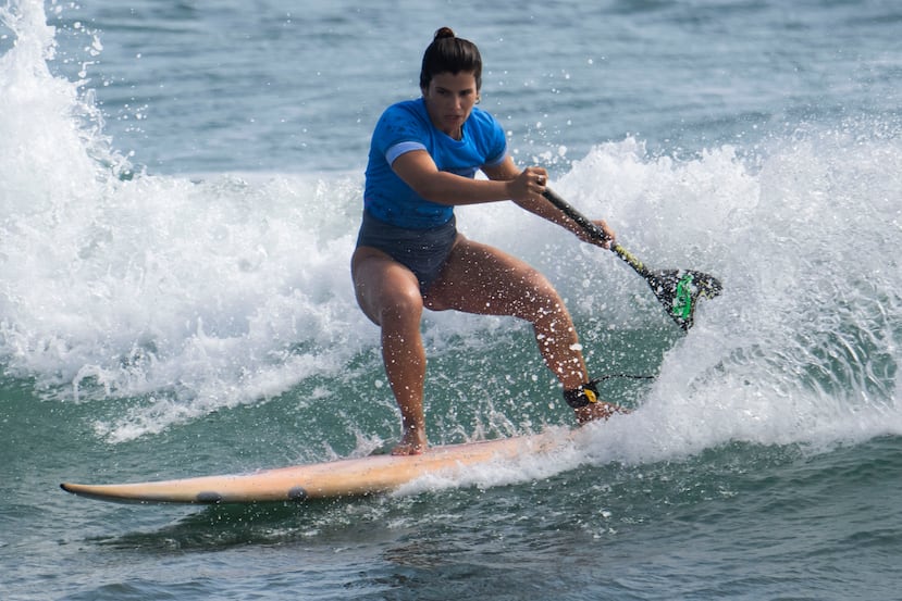 Nimsay García en plena acción de la final del SUP Surf.