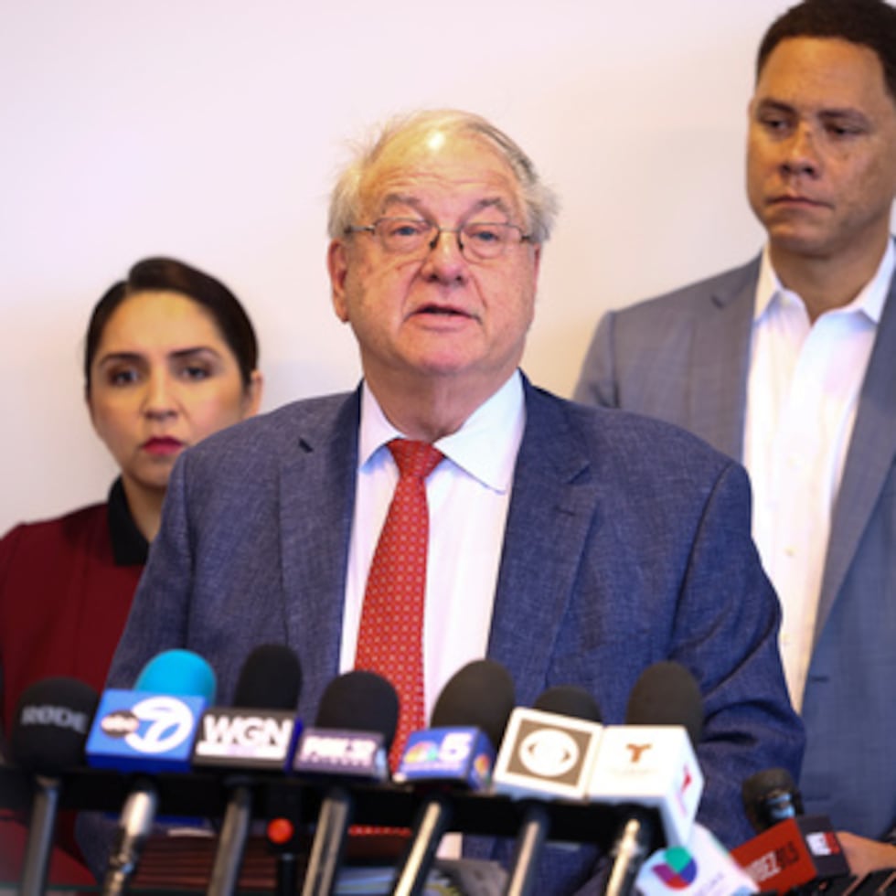 Los abogados de Rubén Torres Maldonado, un pintor y renovador de casas de 40 años que fue detenido el 18 de octubre en una tienda Home Depot en los suburbios, han solicitado su liberación mientras su caso de deportación avanza en el sistema.