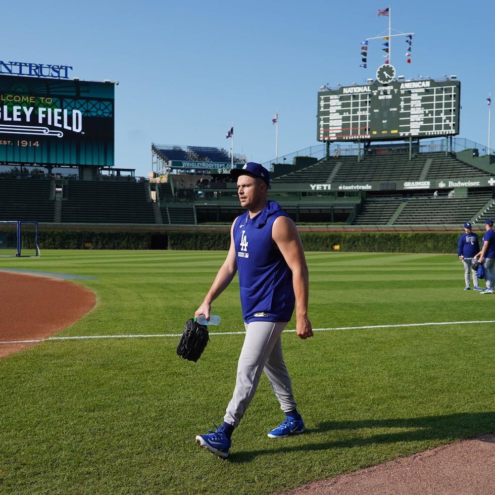 El lanzador Tarik Skubal de los Dodgers de Los Ángeles tras un calentamiento previo a un juego contra los Cubs de Chicago.