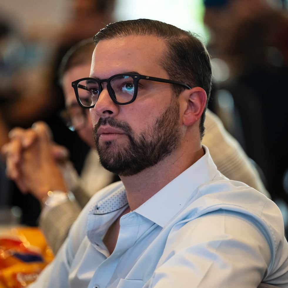 El Tribunal de San Juan encontró causa para el arresto del apoderado de los Capitanes de Arecibo, José Manuel Baeza Visalden, por violencia de género.