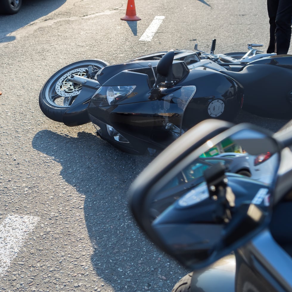 El informe de la Policía detalla que el choque fue entre la motora y un auto.