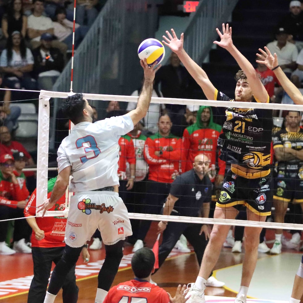 El encuentro concluyó con parciales de 25-20, 29-31, 25-17 y 25-20 a favor de los Caribes.