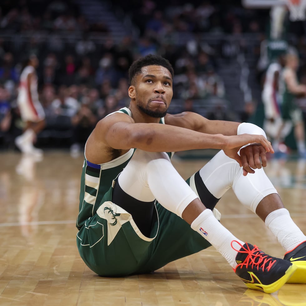 Aunque casi todos comentan la posibilidad de que Giannis Antetokounmpo sea cambiado por los Bucks, nada hay seguro considerando que está lesionado.