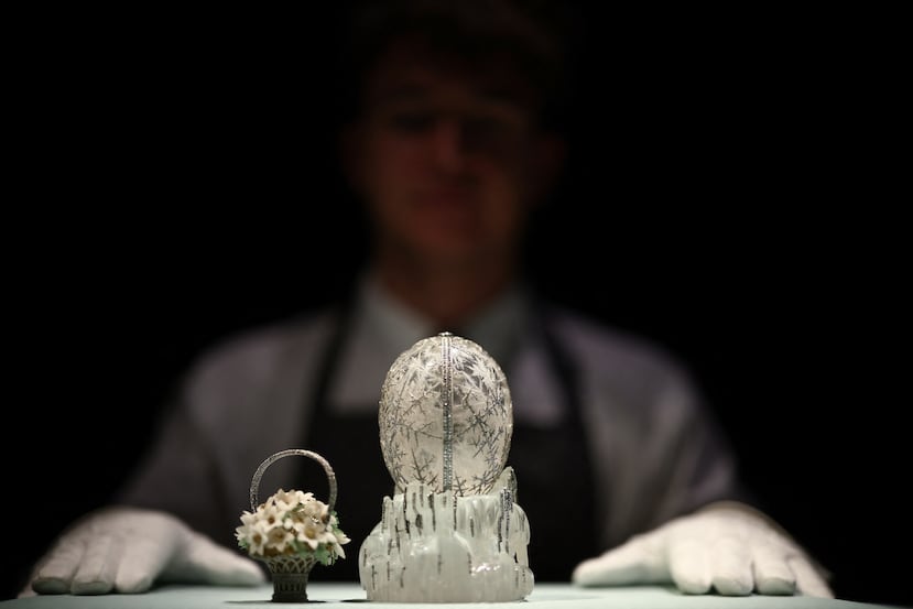 La casa de joyería y orfebrería rusa Fabergé creó un total de 50 huevos para la familia imperial rusa con motivo de las fiestas de Pascua, antes de la caída del régimen en 1917.
