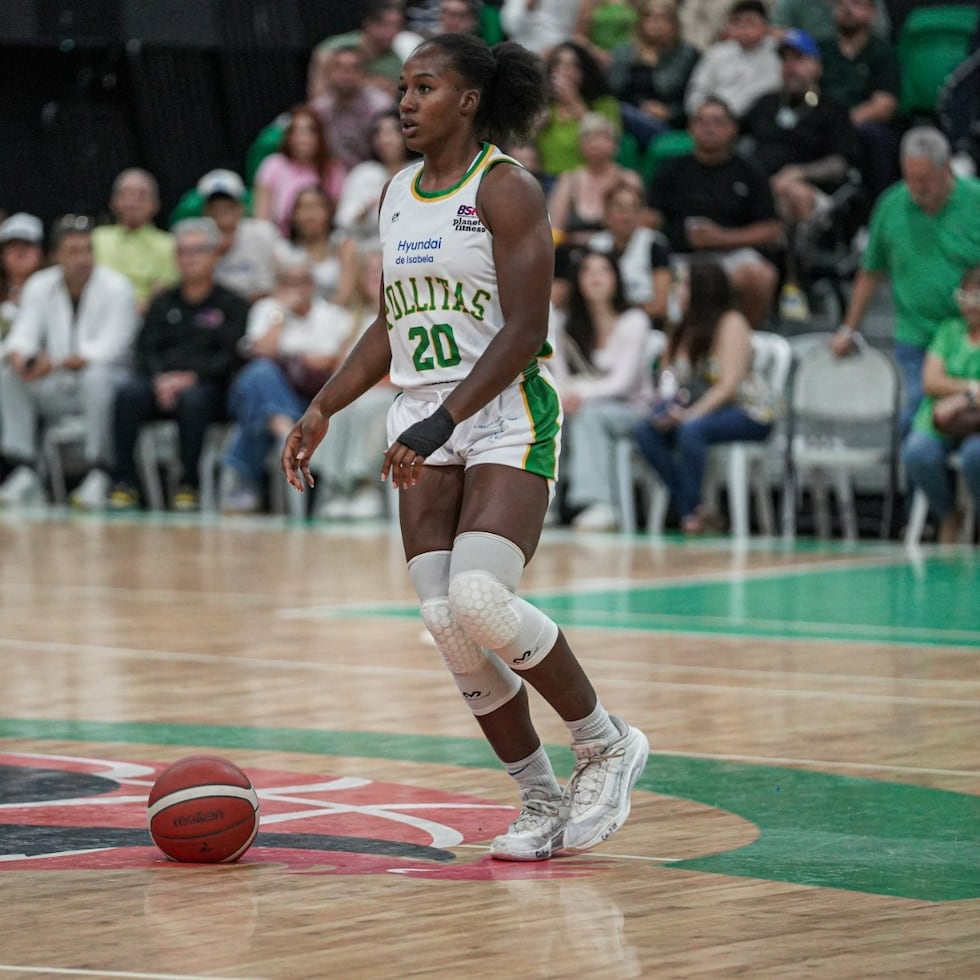 Quionche Carter brilló en grande por las Pollitas con una actuación de 30 puntos y 14 rebotes