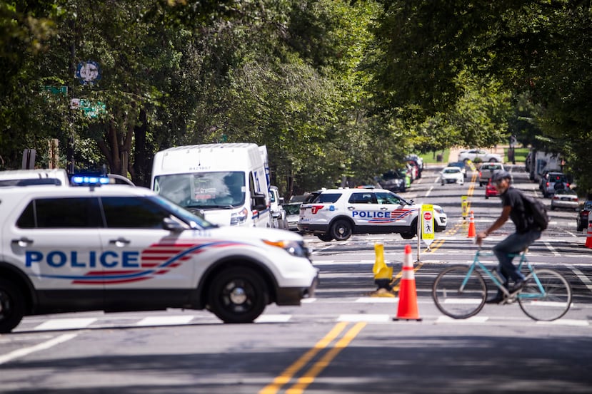 Tres víctimas, algunas de las cuales quedaron atrapadas bajo el vehículo, murieron en el lugar de los hechos.