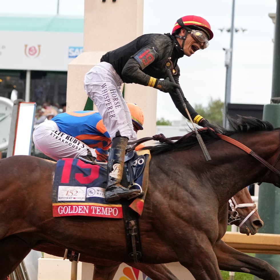 La entrenadora Golden Tempo (19), con José Luis Ortiz arriba, considera llevar en vez a su ejemplar a la tercera pata de la Triple Corona.