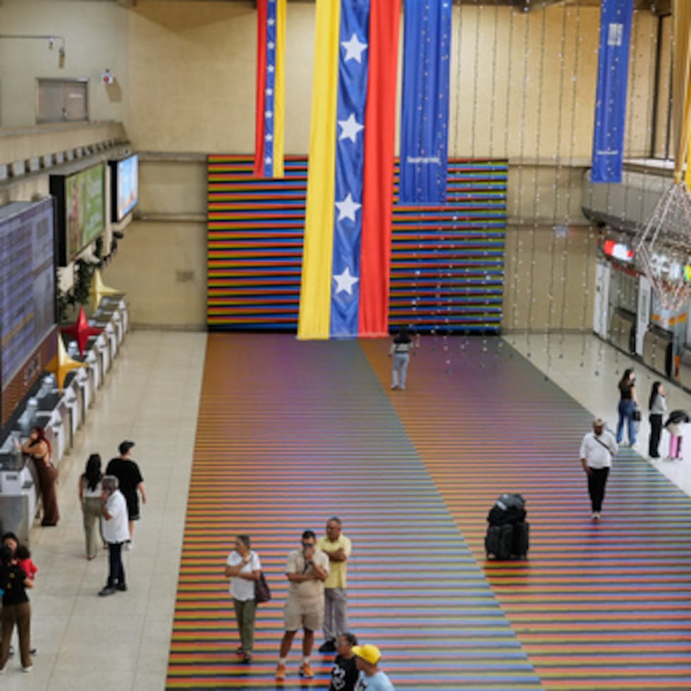 La FAA advirtió el 21 de noviembre a los pilotos que tengan “precaución” al volar sobre Venezuela “debido al empeoramiento de la situación de seguridad y la creciente actividad militar” alrededor del país.