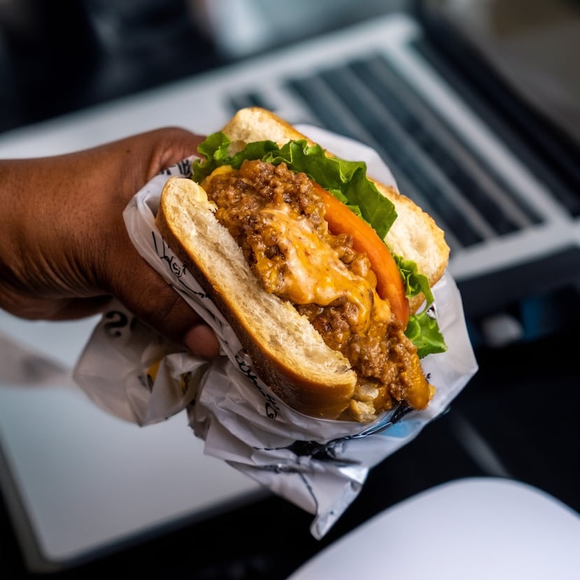 En Chocobar Cortés, en el Viejo San Juan, se ofrece una gran varidad de sándwiches.