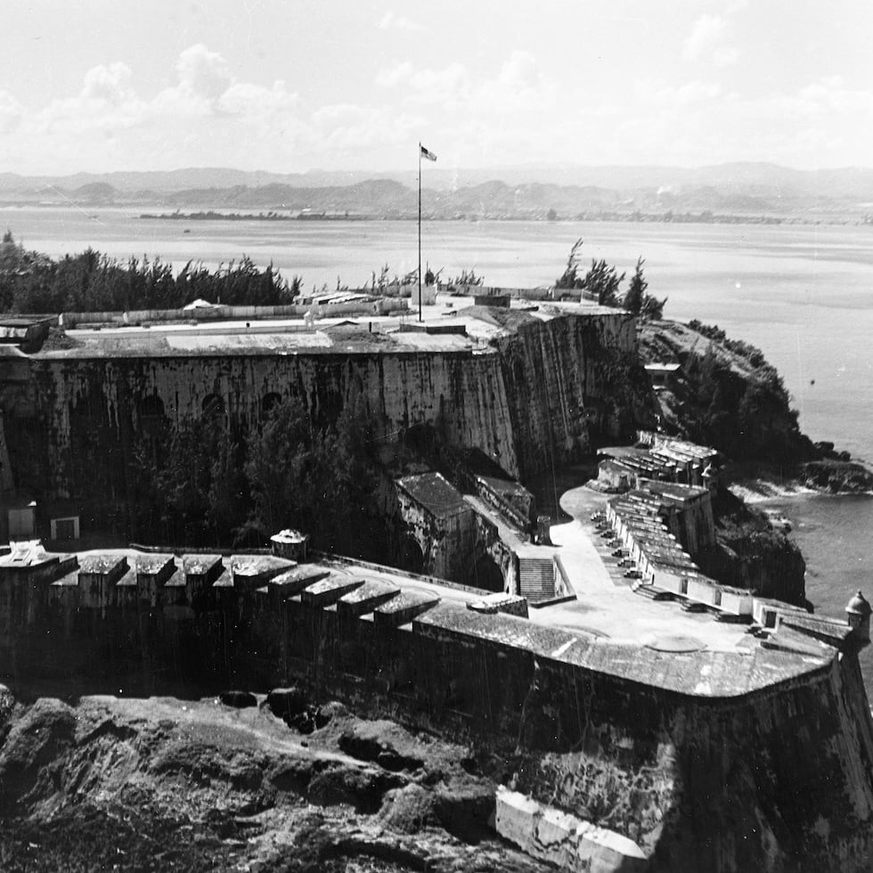 Luego de la invasión estadounidense a Puerto Rico durante la Guerra Hispanoestadounidense, los terrenos del castillo San Felipe del Morro y del San Cristóbal pasaron a manos del Ejército, convirtiéndose en el Fort Brooke.