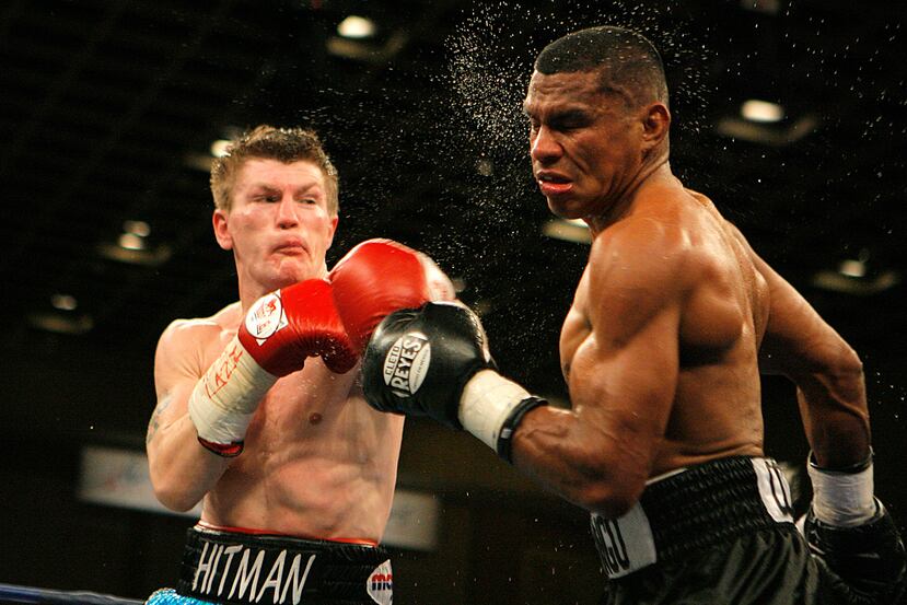Ricky Hatton en su pelea del 20 de enero de 2007, contra el colombian Juan Urango (derecha).