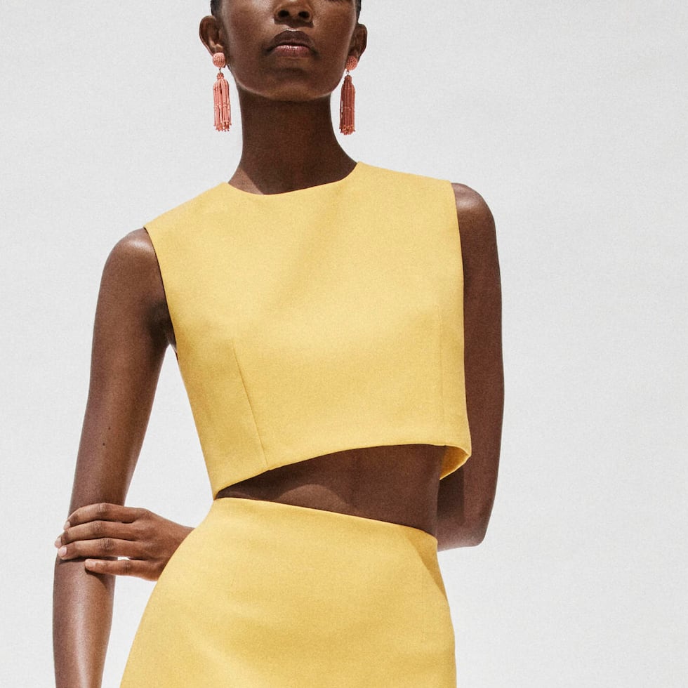 El amarillo refleja alegría, optimismo y calidez. Además, hay quienes creen que puede servir para atraer dinero, aunque nuestra recomendación es lucirlo por su brillo natural