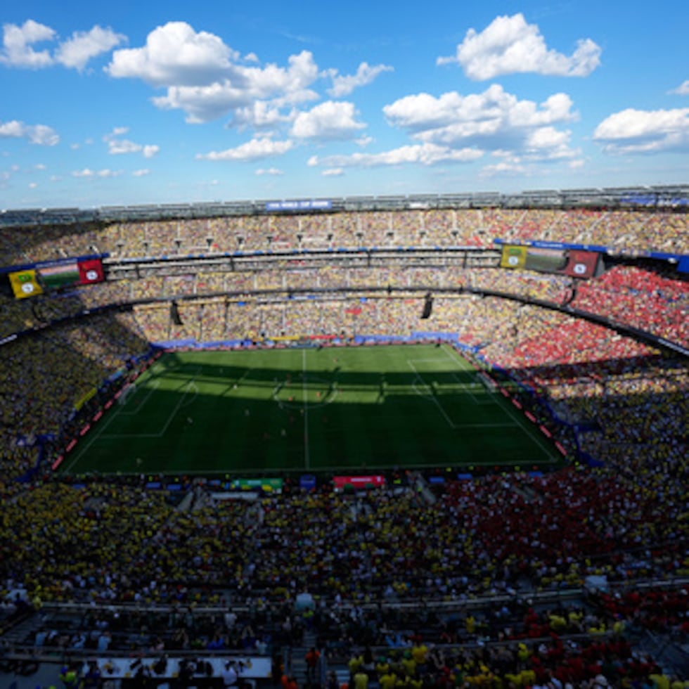 Este año el Mundial de la FIFA ha sido el más grande y el que más dinero ha generado, y no es para menos: con tres países sede, 48 equipos participantes, 104 partidos y más de $40,000 millones proyectados en ganancias, señala Ana Gómez.
