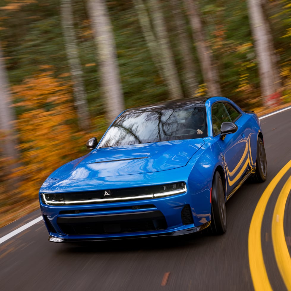 Para los amantes de la velocidad, arribará el nuevo Dodge Charger. Estará disponible en dos versiones: RT, que produce 420 caballos de fuerza, y el Scat Pack, con 550 caballos de fuerza.