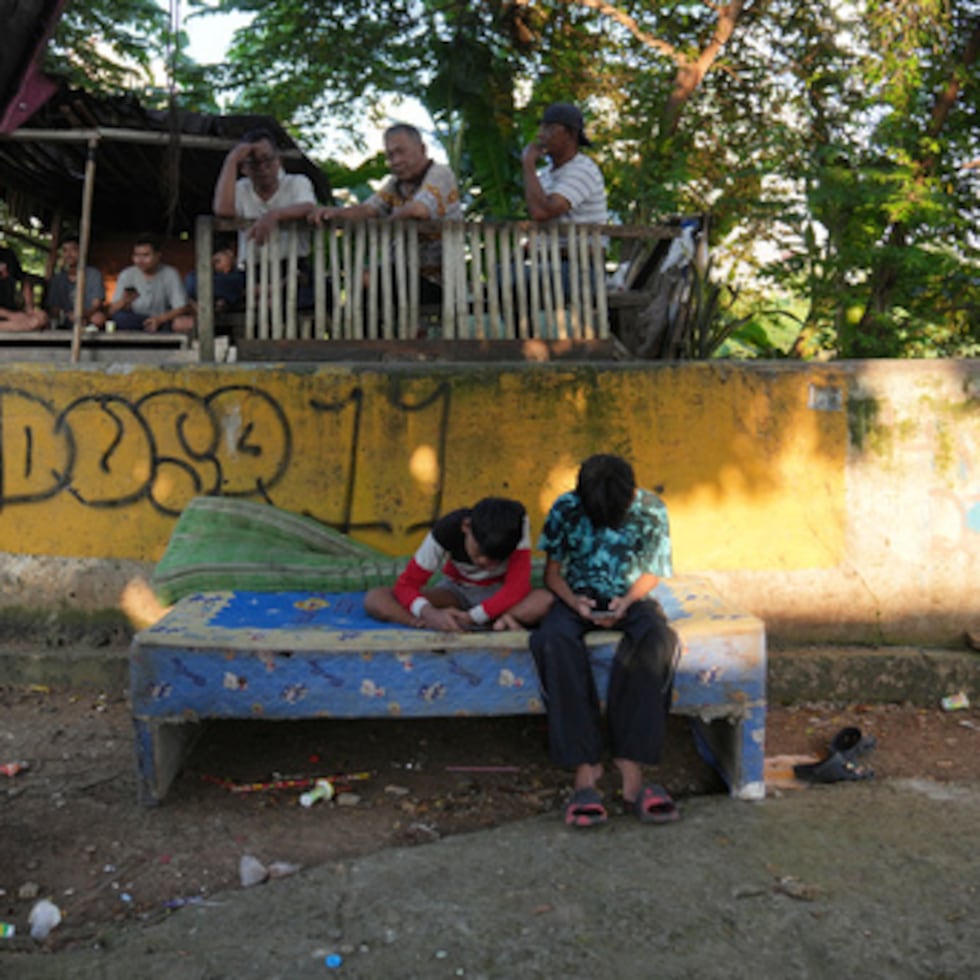 Indonesia se convierte en el primer país del Sudeste Asiático que prohíbe a los niños tener cuentas en YouTube, TikTok, Facebook, Instagram, Threads, X, Bigo Live y Roblox.