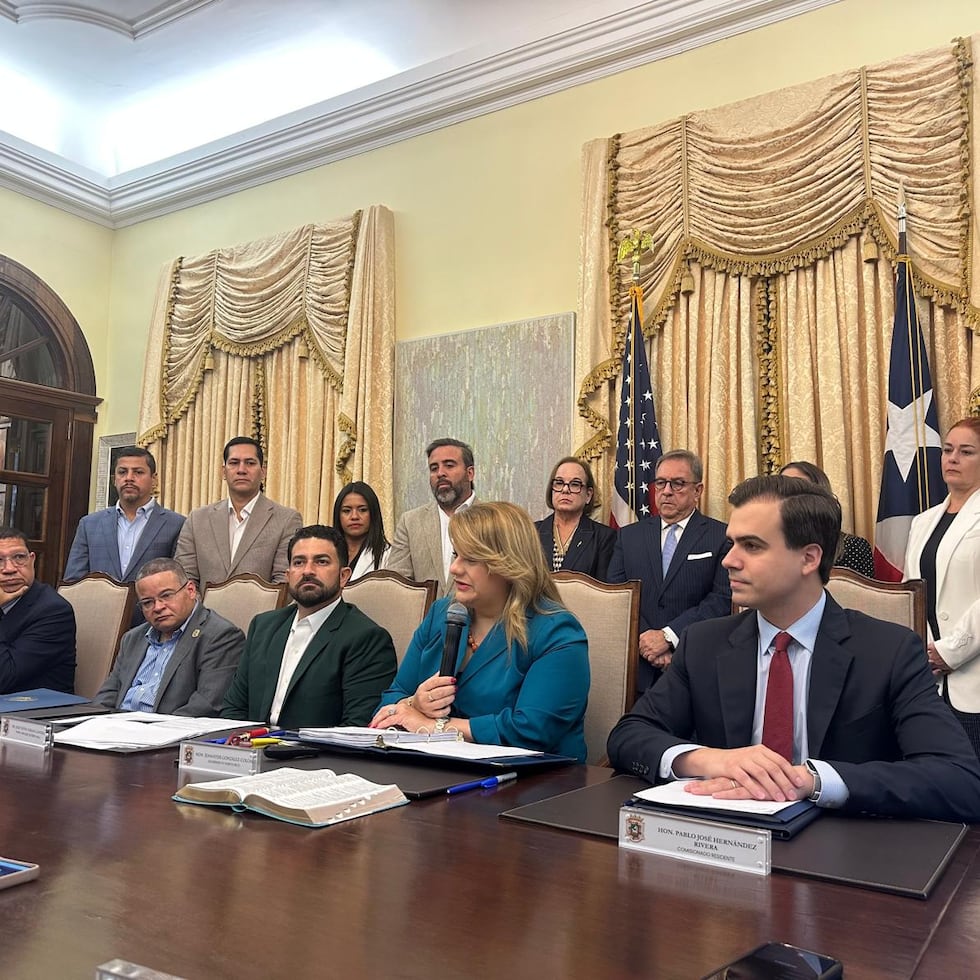 The governor, the resident commissioner, and the multisectoral committee reviewed the preliminary data from the report that they will jointly present to Congress to request an extension of Medicaid funding.