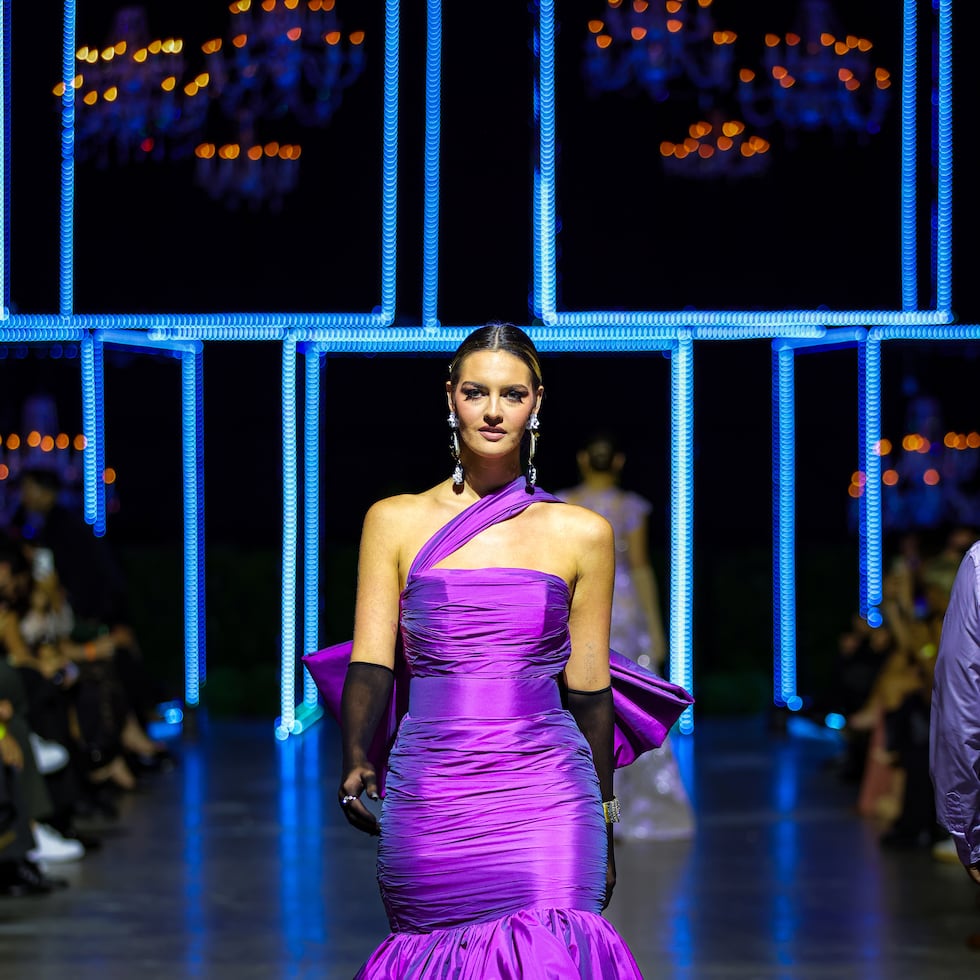 Miss Venezuela Universo 2025, Clara Vegas Goetz, cerró el desfile de la colección de otoño 2026 del diseñador puertorriqueño Luis Antonio.