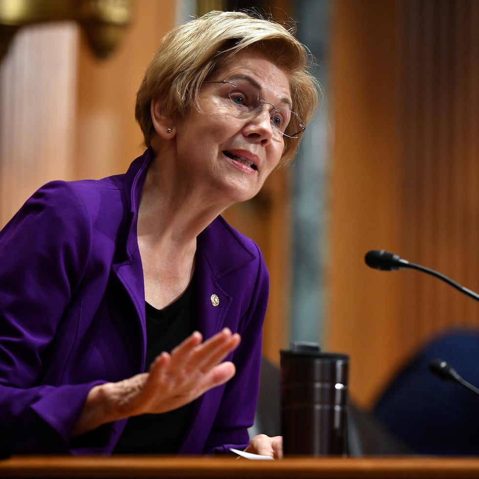 La senadora demócrata Elizabeth Warren votó en contra de la ley Promesa.