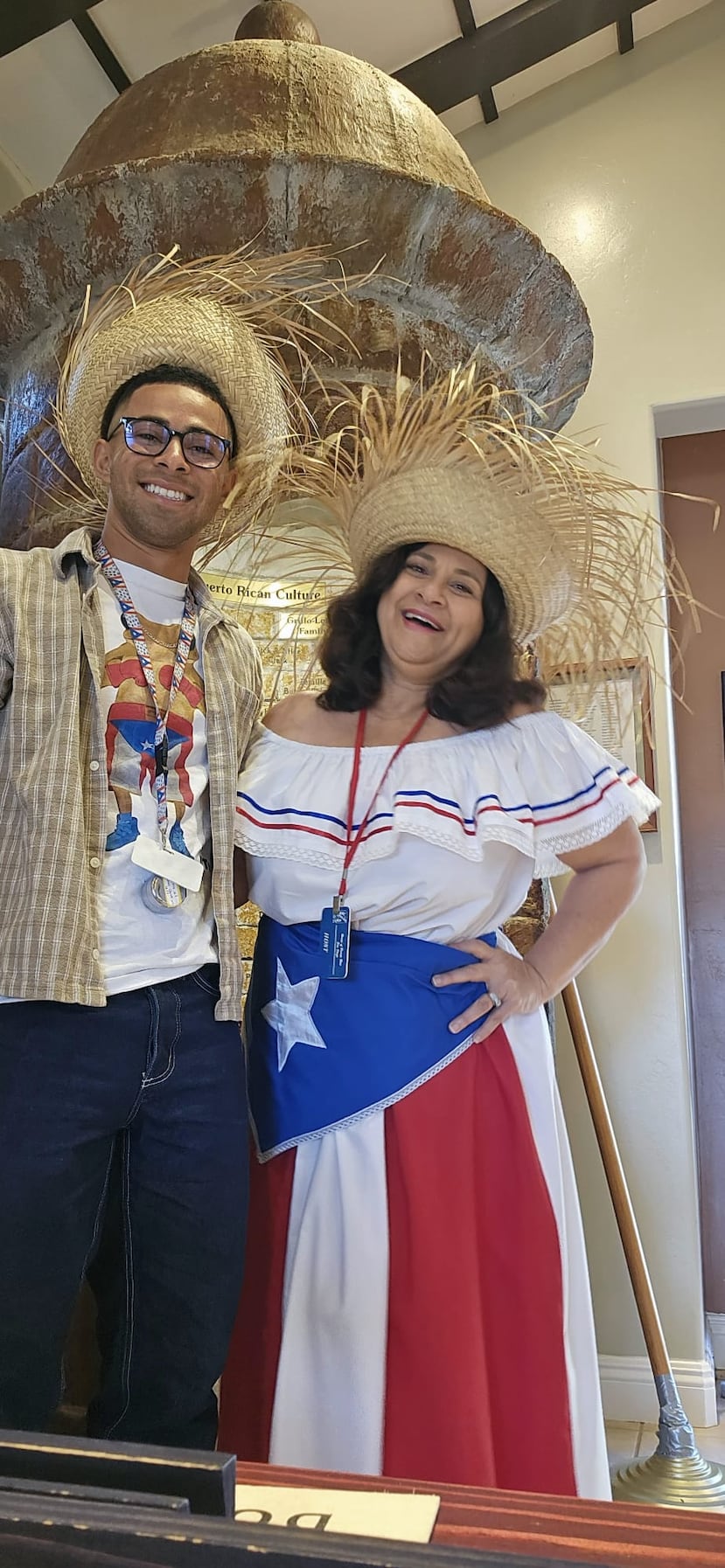 La puertorriqueña Carmen Acevedo Belasco (derecha) es la coordinadora del museo de House of Puerto Rico San Diego y miembro de su junta directiva.