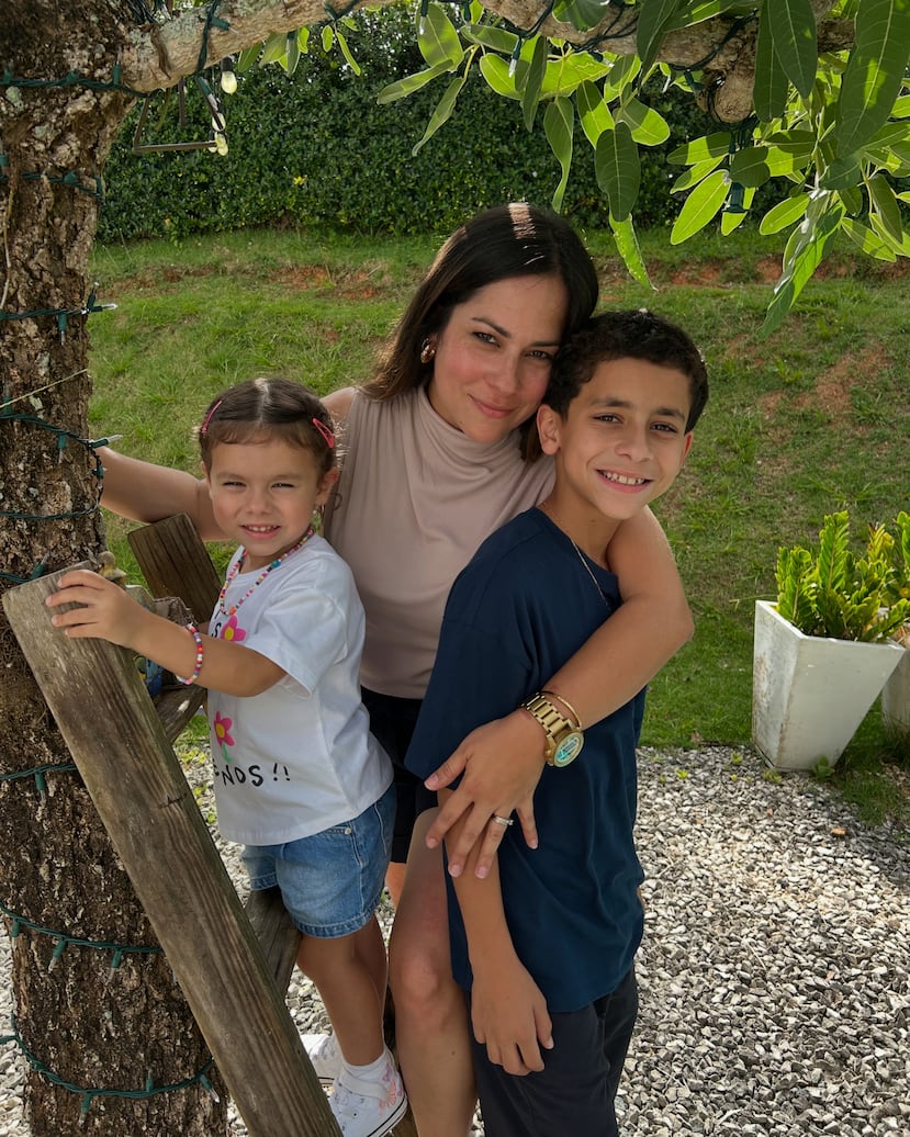 Damaris Negrón y sus hijos
Elena y Daniel Rafael Marrero Negrón