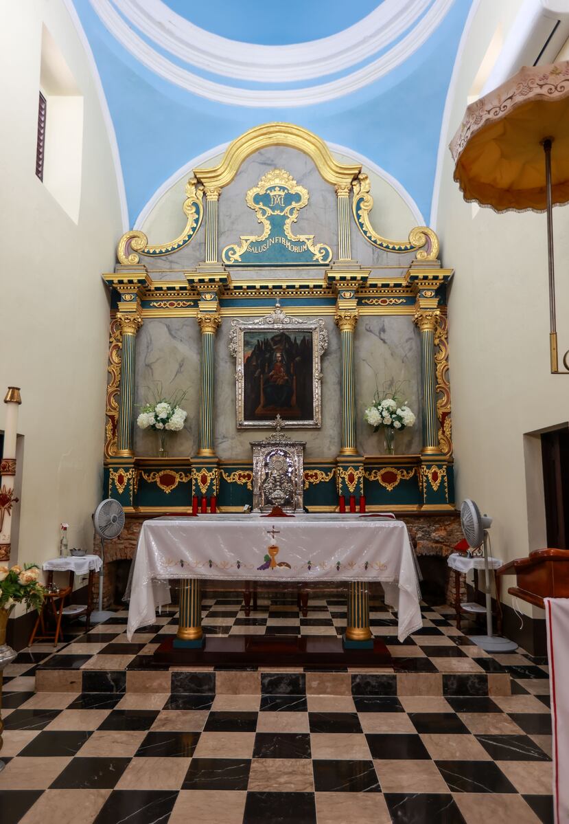 Altar de la Basílica Menor Nuestra Señora de la Monserrate, en Hormigueros.