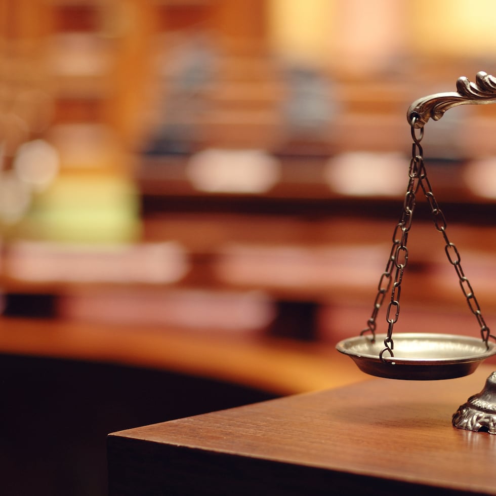 Lo que estamos presenciando no es una coincidencia aislada. Es un patrón global: el asedio al poder judicial como paso clave en la consolidación de proyectos de control político, destaca Mayra Huergo.