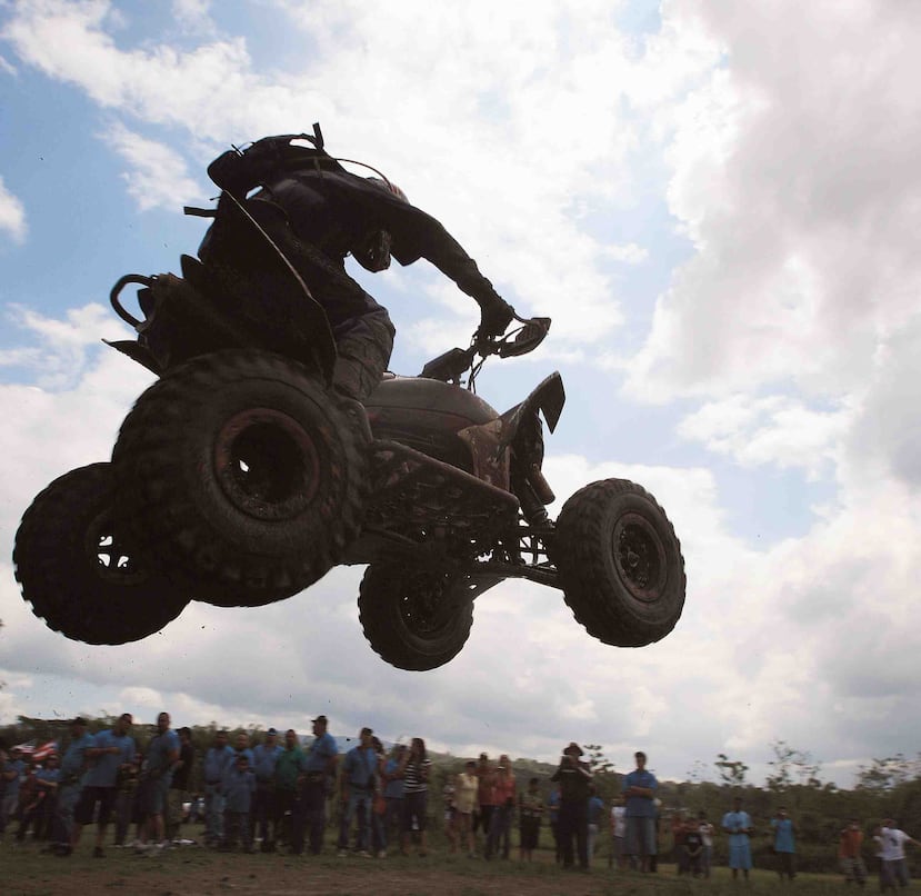 La persona que recibió el dinero dijo al perjudicado que se iba a buscar el four track, pero nunca regresó. (GFR Media)