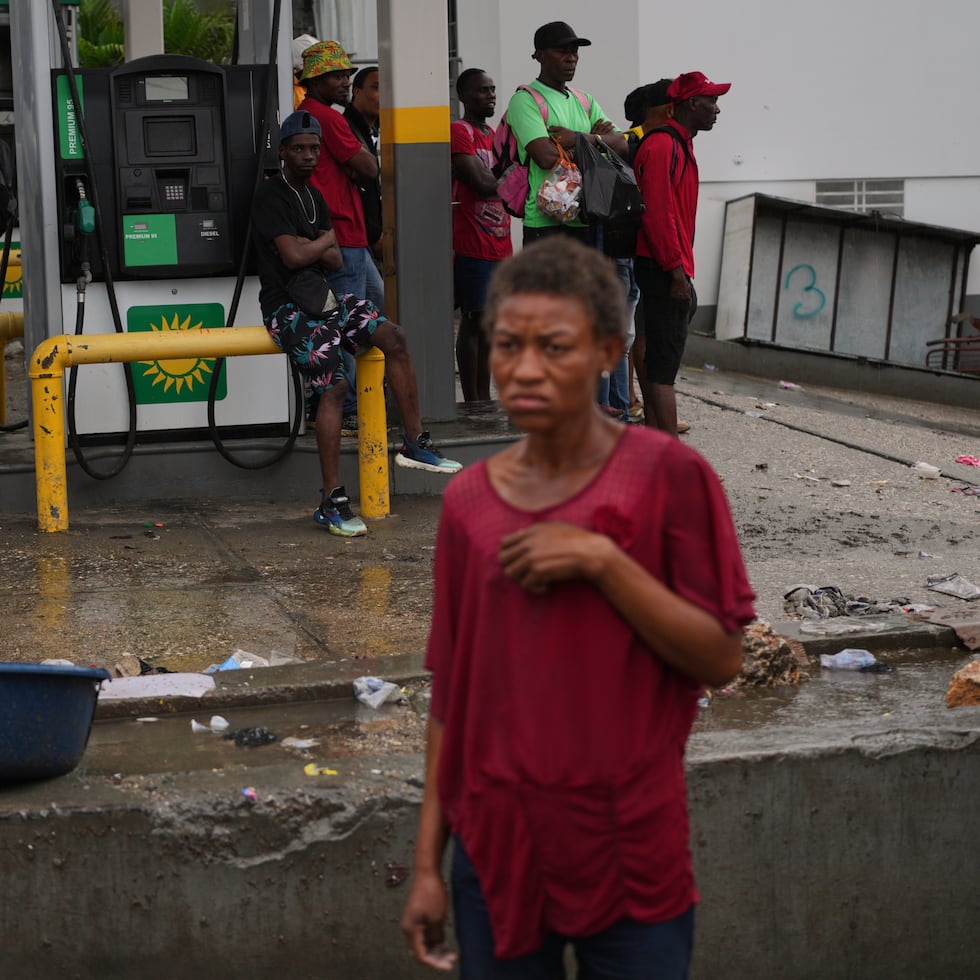 Durante este duelo nacional, las discotecas y otros establecimientos similares permanecerán cerrados, y las estaciones de radio y televisión, así como otros medios de comunicación, programarán música y emisiones “acordes con la circunstancia”.