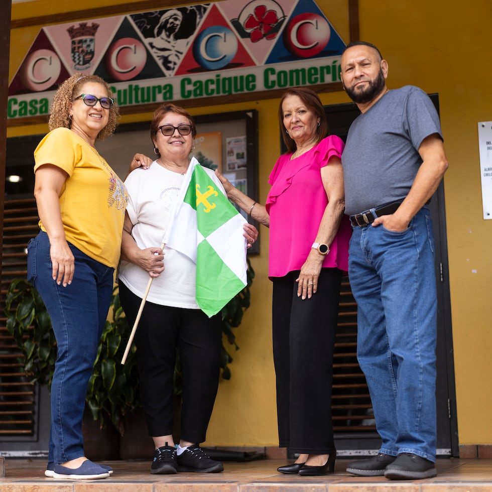 De izquierda a derecha: Maribel Lago Hernández, Carmen Gloria Morales Cabrera, Judith Alicea Ayala y Manuel Morales Bermúdez.