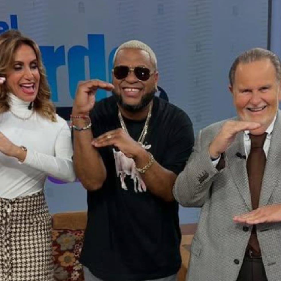 La Fruta junto a Lili Estefan y Raúl de Molina, conductores principales de “El Gordo y La Flaca”.