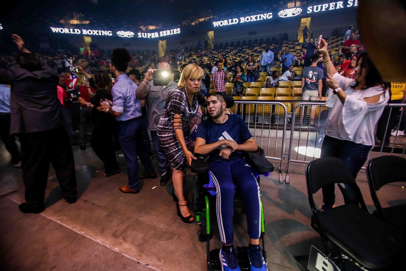 Prichard Colón junto a su madre Nieves Colón en el CFE Arena en Orlando. (Especial GFR Media / Carla Martínez)