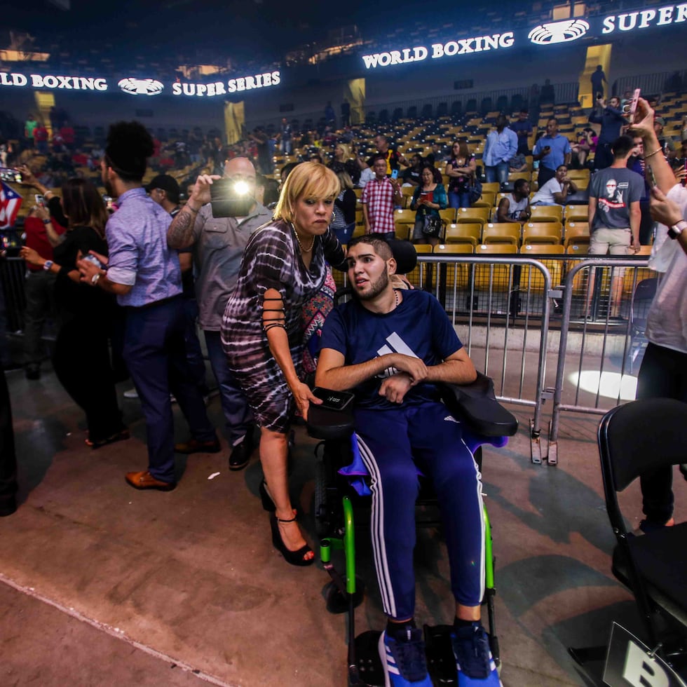 Prichard Colón junto a su madre Nieves Colón en el CFE Arena en Orlando. (Especial GFR Media / Carla Martínez)
