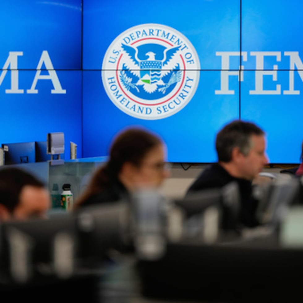 A principios de enero, la FEMA suspendió abruptamente la renovación de los contratos de trabajo de un grupo de empleados conocidos como “Cadre of On-Call Response/Recovery”, o empleados CORE