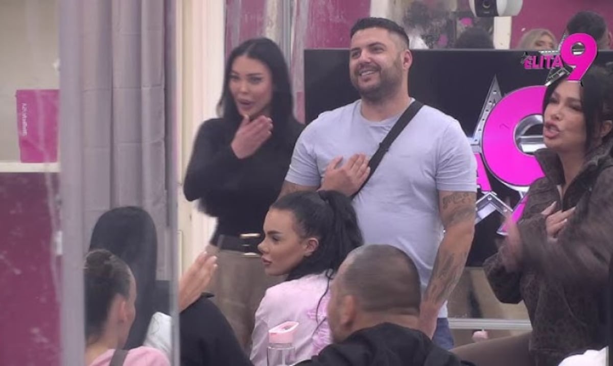 Participante de “reality show” intenta estrangular a su pareja y la agresión queda captada en vivo