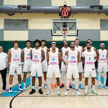 El Equipo Nacional posa para una foto oficial en las ventanas FIBA.