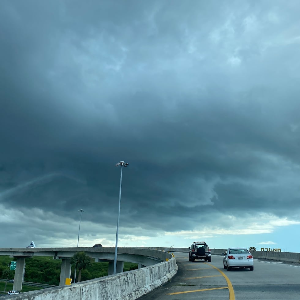 El Servicio Nacional de Meteorología informó que el huracán Melissa está cerca de Jamaica, pero hala vientos del este y humedad desde el sur que provocan condiciones inestables en la región.