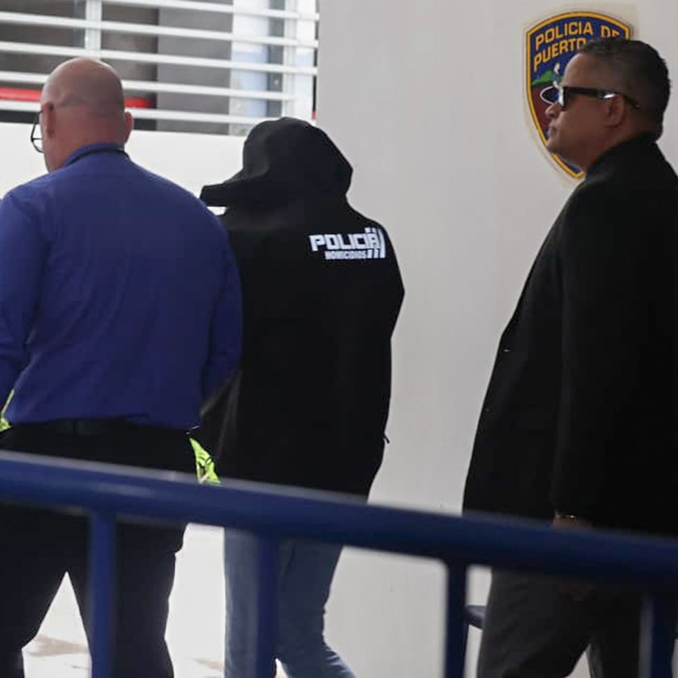 La defensa de la acusada ha centrado sus esfuerzos en cuestionar la credibilidad de la prueba presentada por el Estado, así como en resaltar posibles inconsistencias y contradicciones de las declaraciones brindadas por los testigos del Ministerio Público.