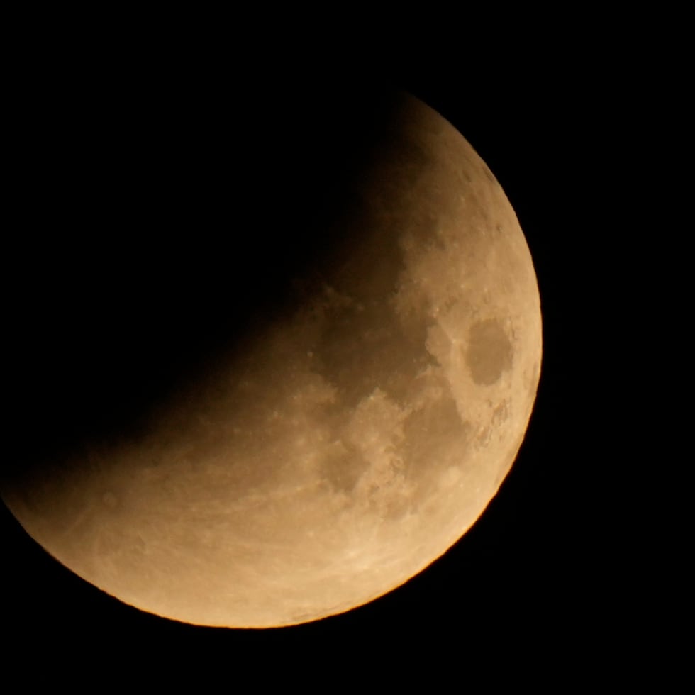 Esta nueva información indica que el asteroide pasará de largo de la Luna por 13,200 millas el 22 de diciembre de 2032.