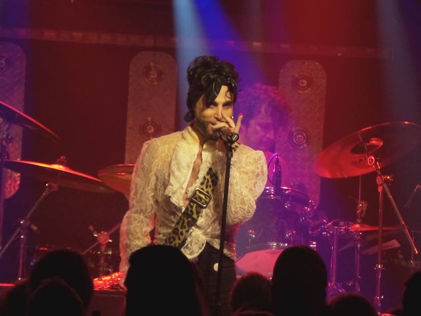 Marshall Charloff & Purple xPeRIeNCE, el tributo al cantante, compositor, músico, productor y actor estadounidense Prince, se mueve a la intimidad del Hotel San Juan.