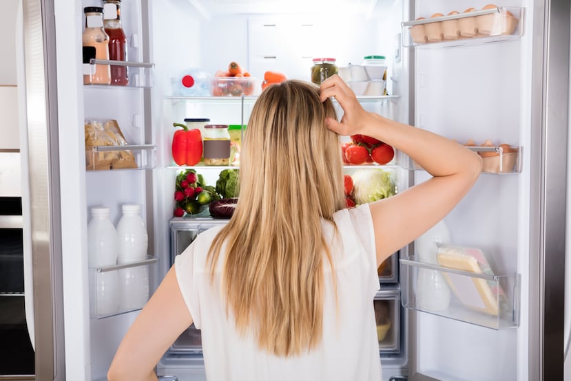 Si no se guardan bien los alimentos en la nevera, pueden perder sus propiedades nutritivas, su sabor y quedar totalmente inservibles para el consumo. (Shutterstock)