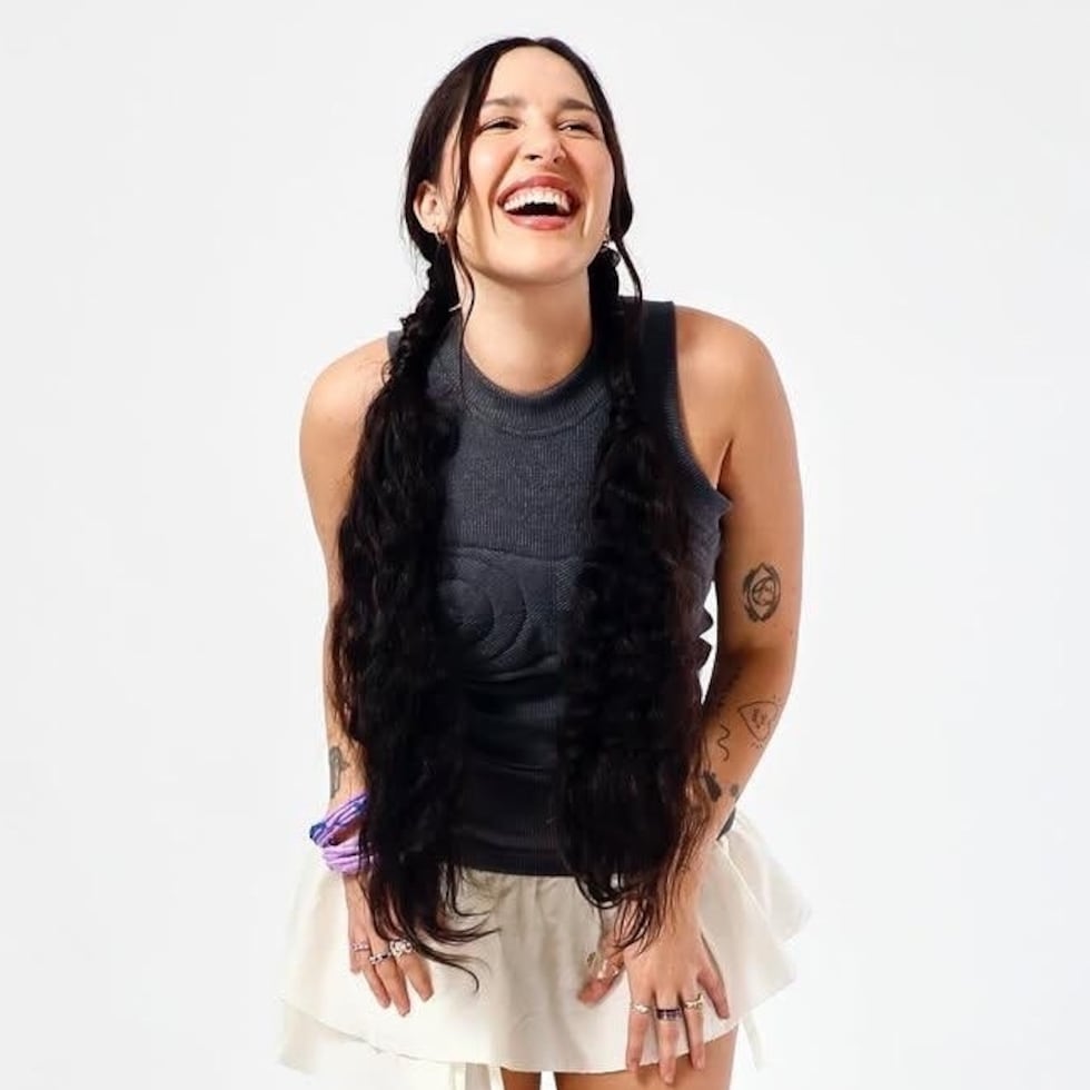Elsa y Elmar es una cantante colombiana de 32 años.